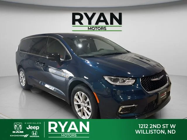 2025 Chrysler Pacifica Select AWD's photo