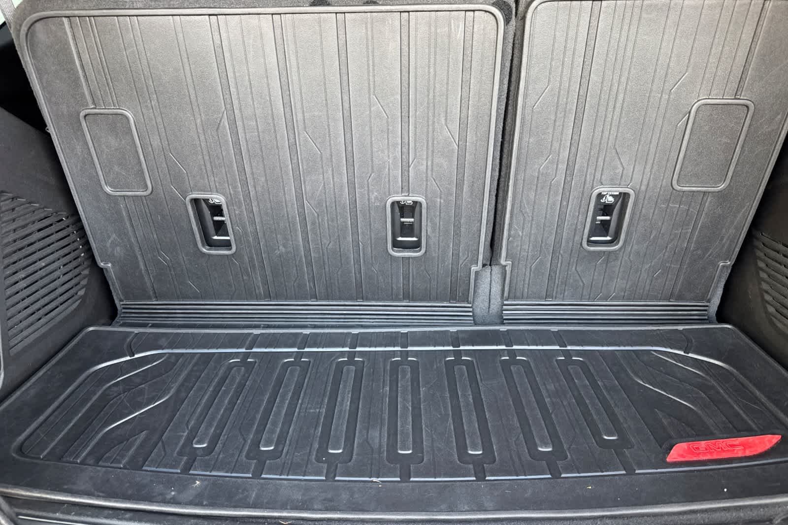 Used 2022 White Frost Tricoat GMC Denali image 17
