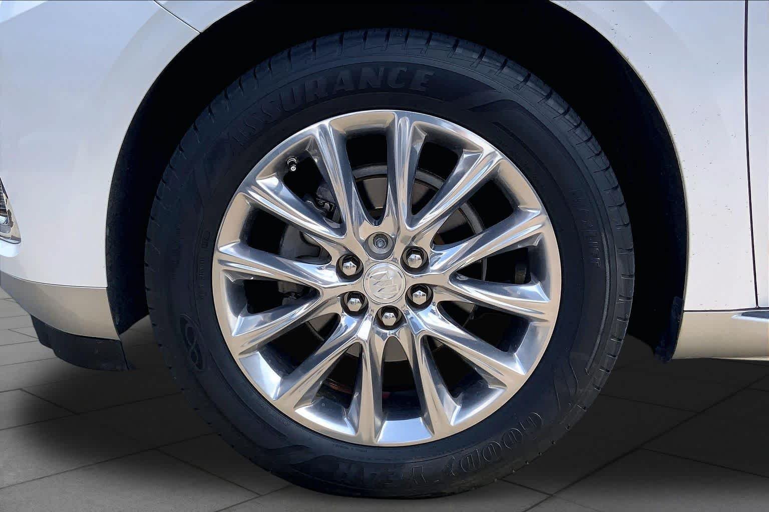 Used 2018 White Frost Tricoat Buick Premium image 11