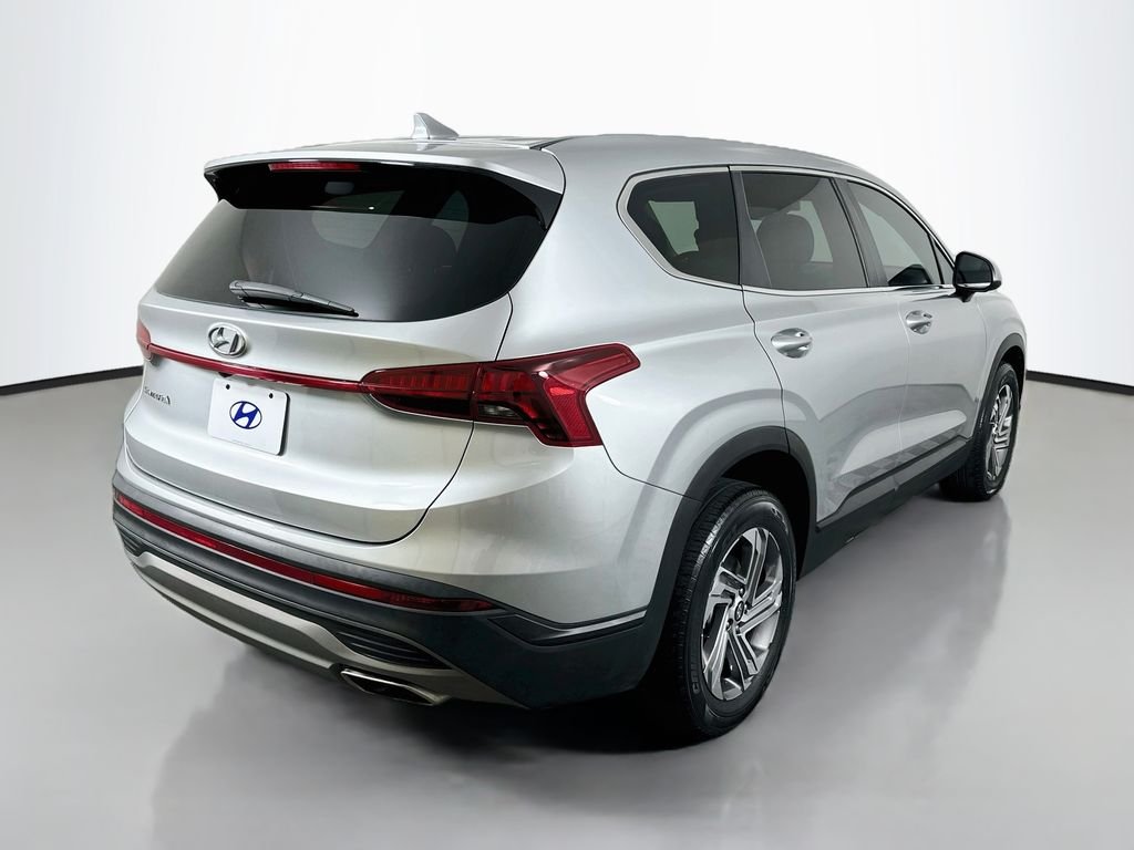 Used 2023 Silver Hyundai SE image 5
