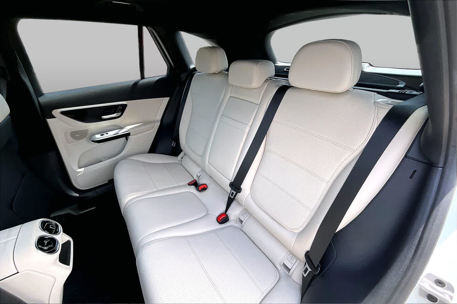 Used 2025 Polar White Mercedes-Benz GLC 300 image 21