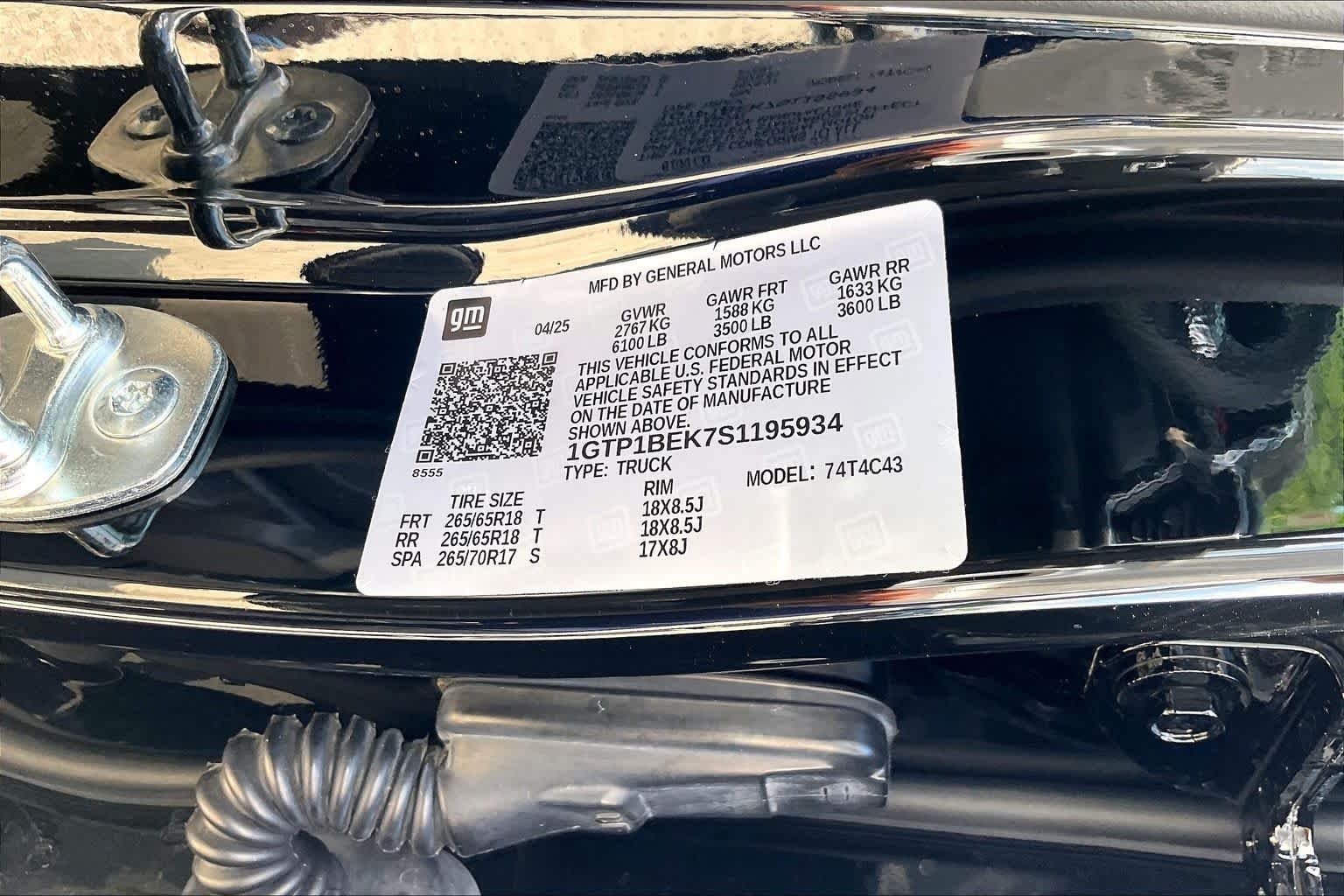 Used 2025 Onyx Black GMC 2WD Elevation image 34
