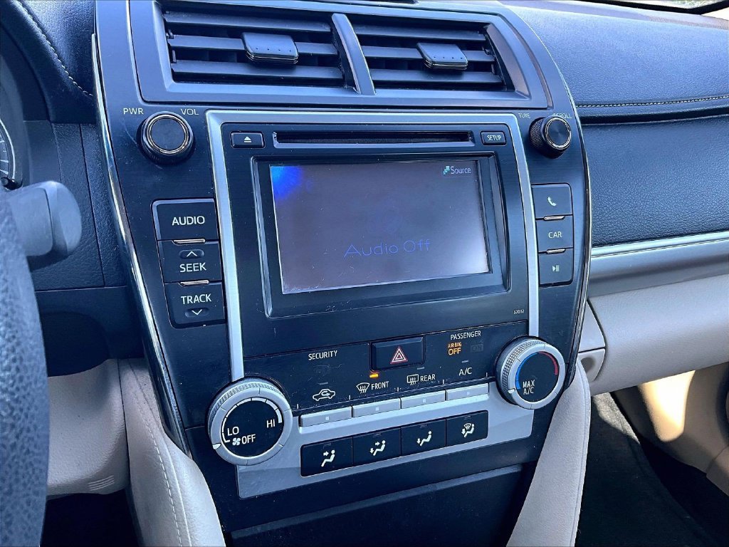 Used 2012  Toyota LE image 25