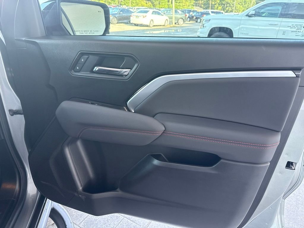 Used 2025 Gray Chevrolet Z71 image 38