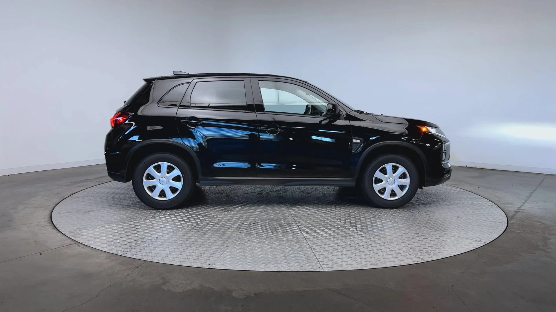 New 2026 Labrador Black Pearl Mitsubishi S image 9