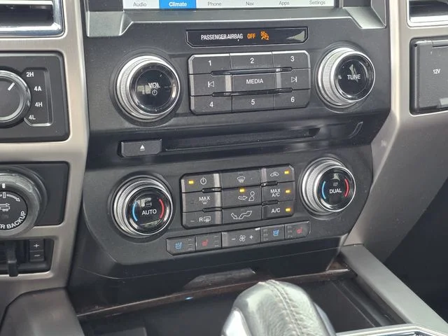 Used 2017 Oxford White Ford Platinum image 23
