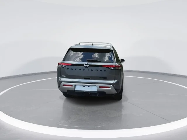 Used 2025 Gray Nissan Platinum image 10