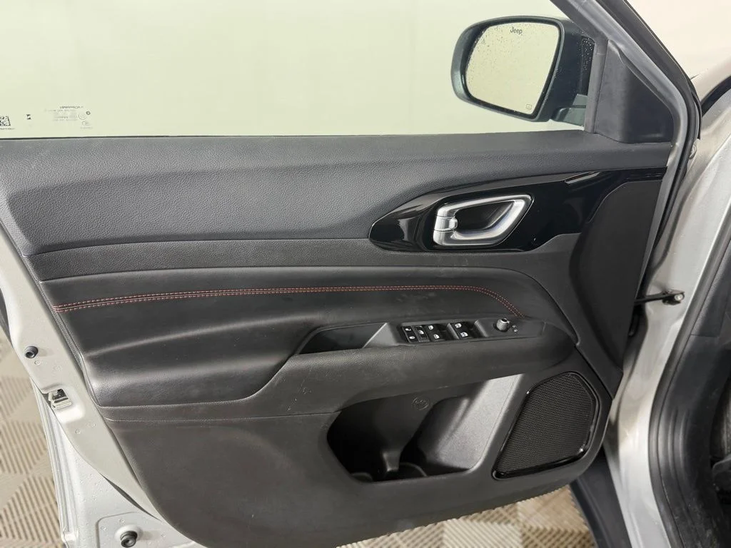 Used 2025 Silver Jeep Trailhawk image 11
