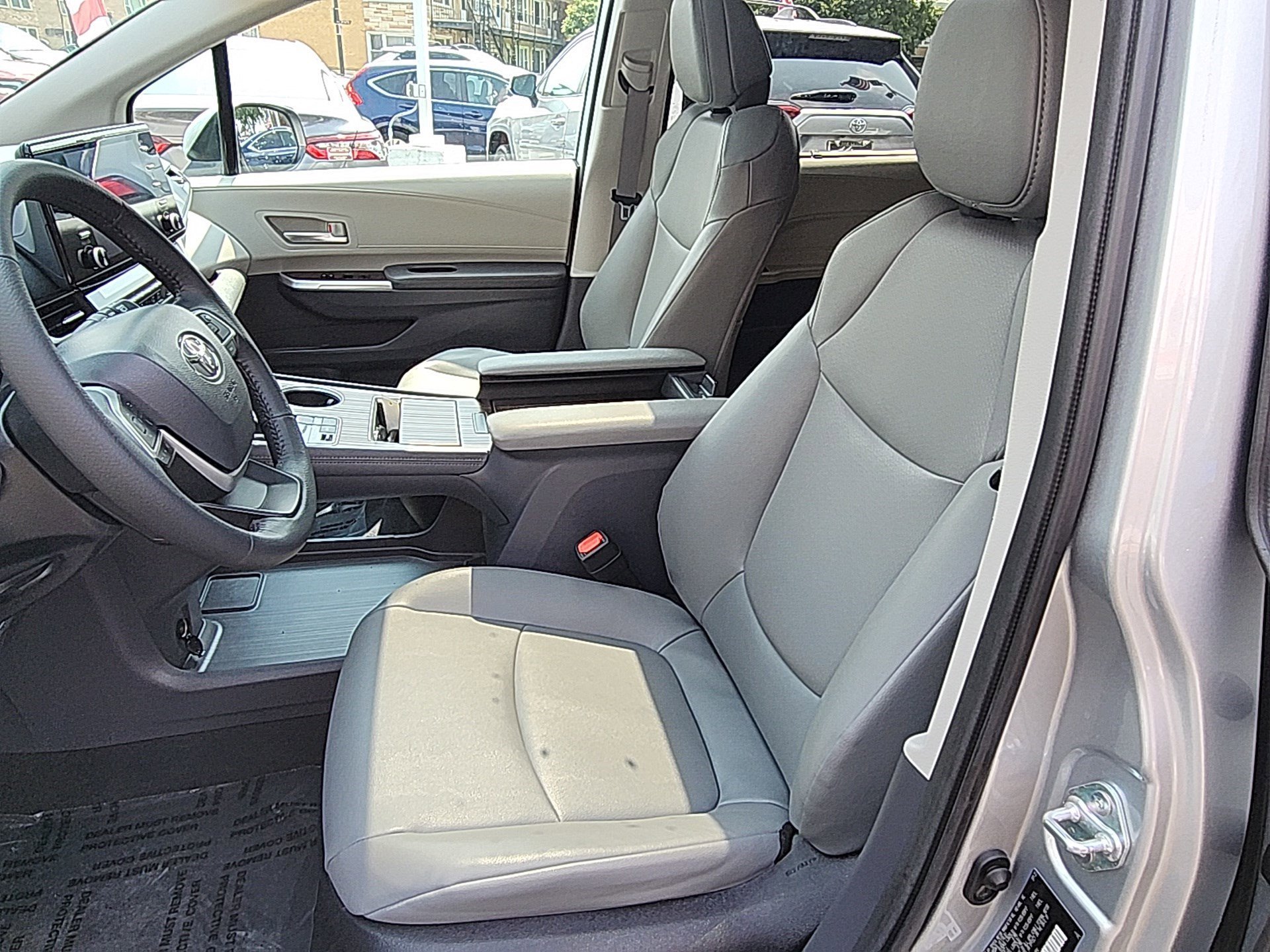 2023 Toyota Sienna XLE - Photo 22