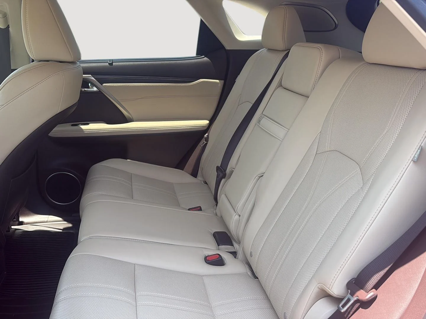Used 2018 Matador Red Mica Lexus  image 17