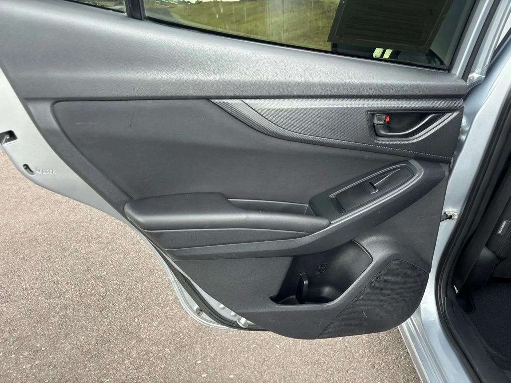 Used 2018 Silver Subaru 2.0i image 13