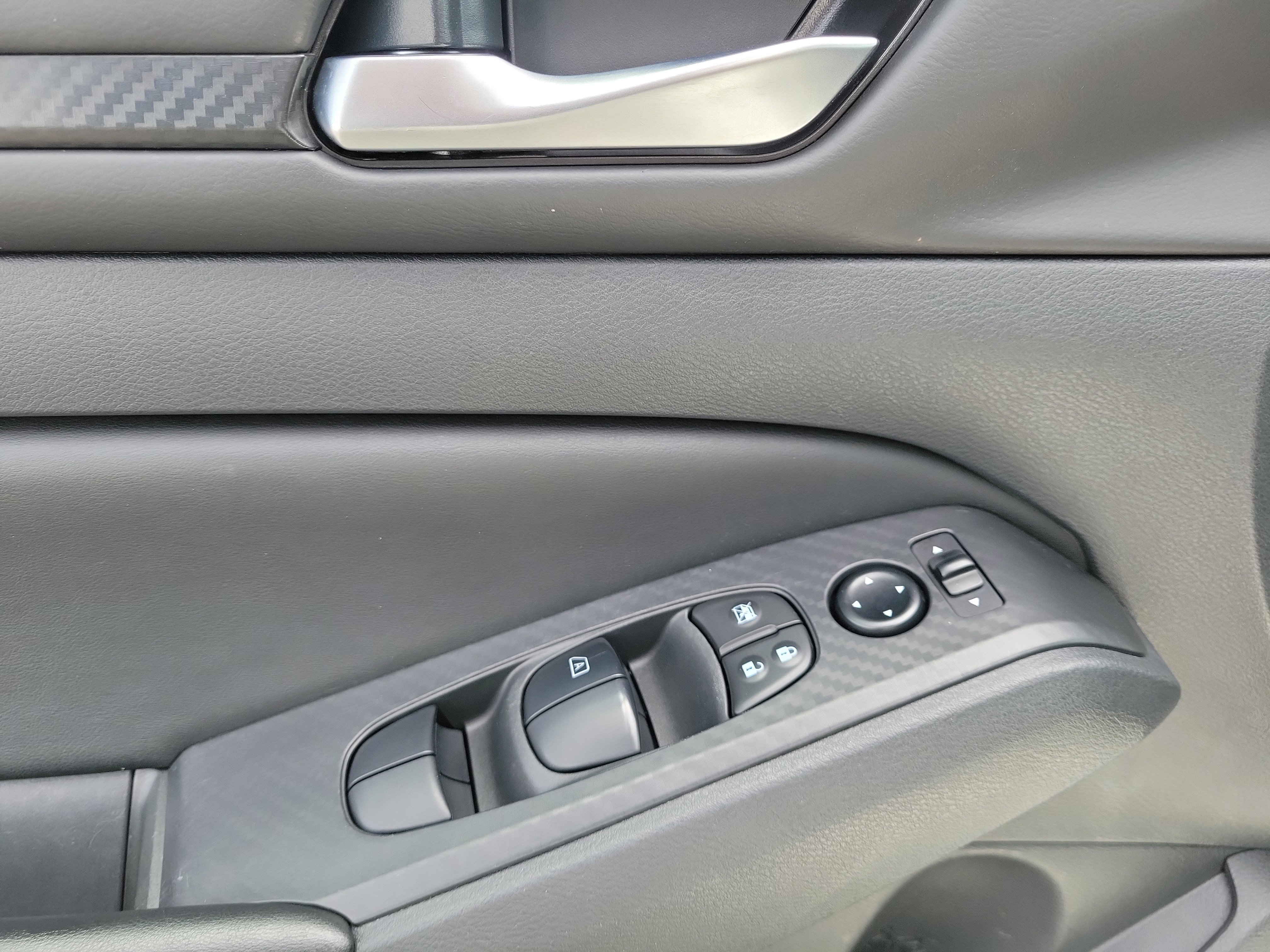 Used 2025 Glacier White Nissan SV image 11
