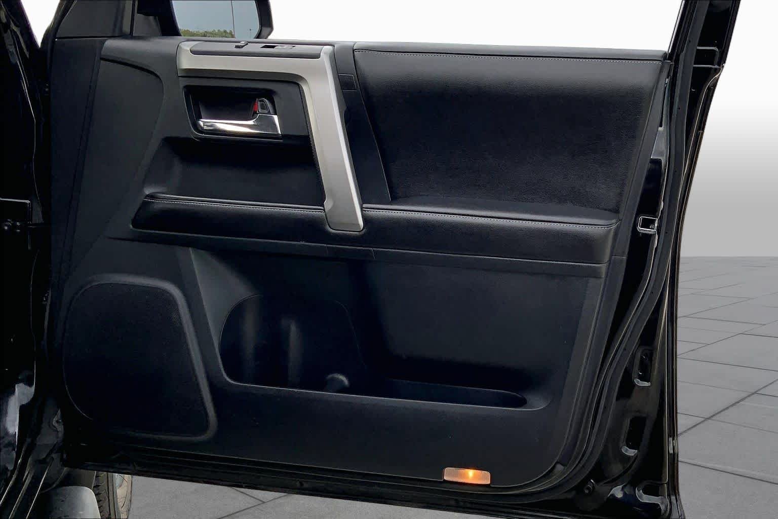 Used 2015 Attitude Black Metallic Toyota SR5 image 22