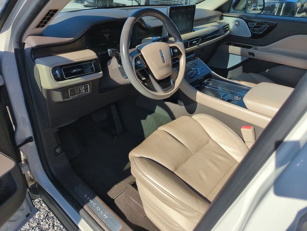 Used 2022 White Lincoln Reserve image 10