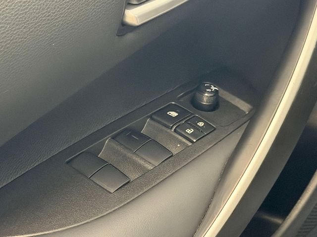 Used 2025  Toyota SE image 16