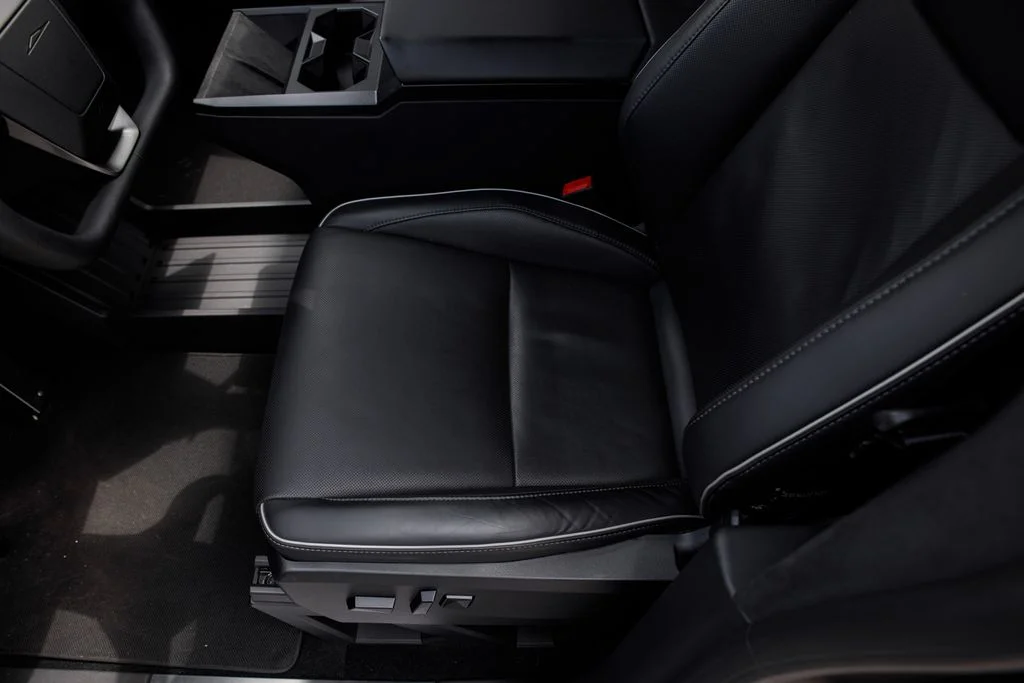 Used 2025 Silver Tesla Base image 30