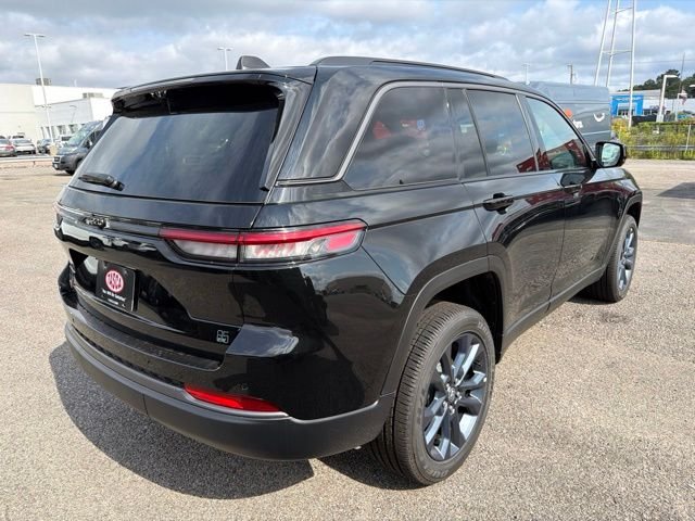 New 2026 Diamond Black Crystal Pearl-Coat Exterior Paint Jeep  image 3