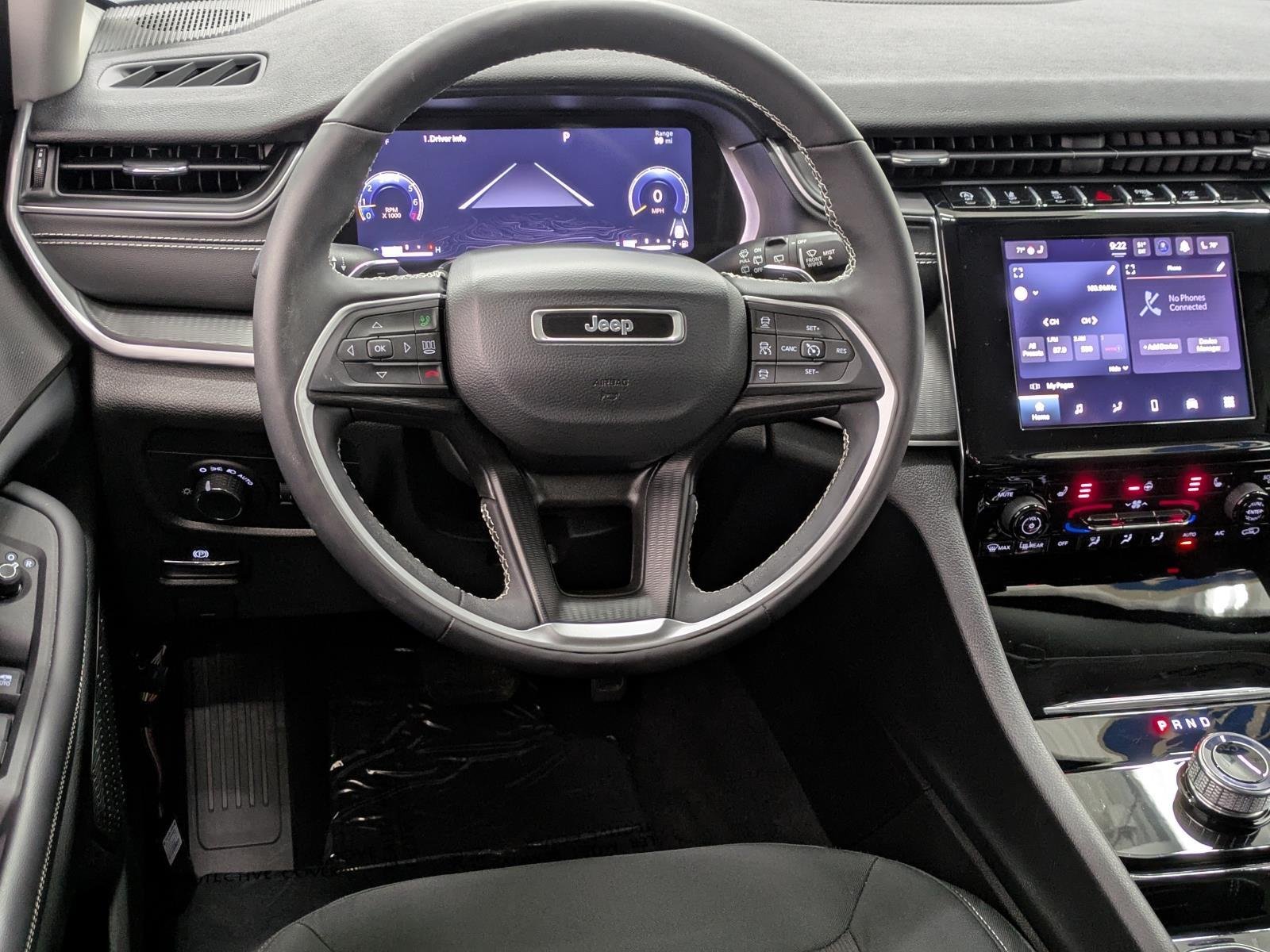 2023 Jeep Grand Cherokee Laredo photo 4