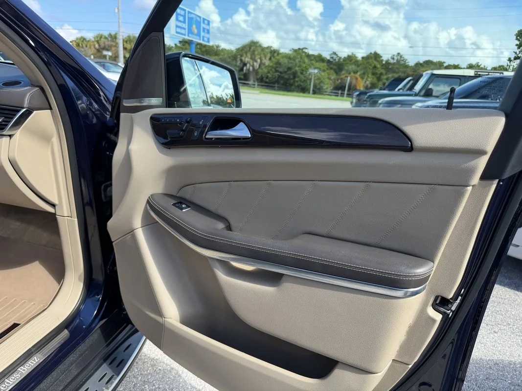 Used 2014  Mercedes-Benz 4MATIC® image 24