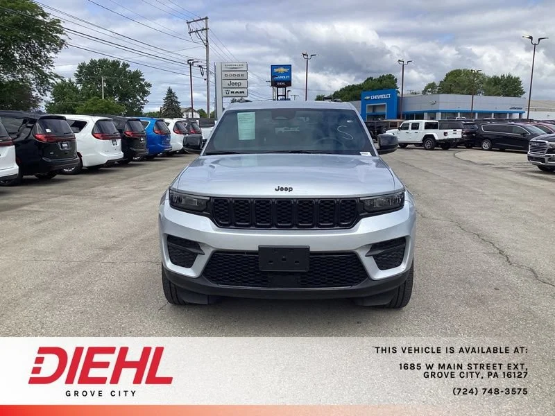 Used 2023 Silver Jeep Altitude X 4x4 image 2