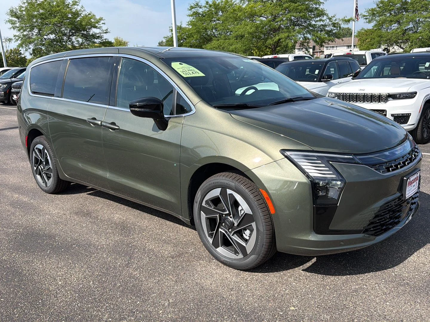 New 2027 Olive Green Pearl-Coat Exterior Paint Chrysler Limited image 2