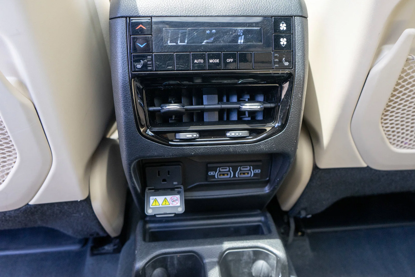 Used 2023 Bright White Clearcoat Jeep Limited image 32