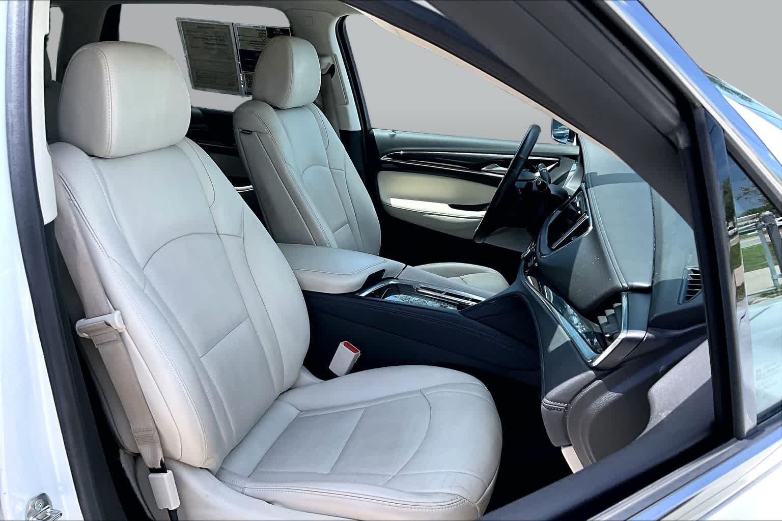 Used 2023 Summit White Buick Essence image 9