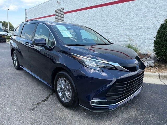 2025 Toyota Sienna XLE