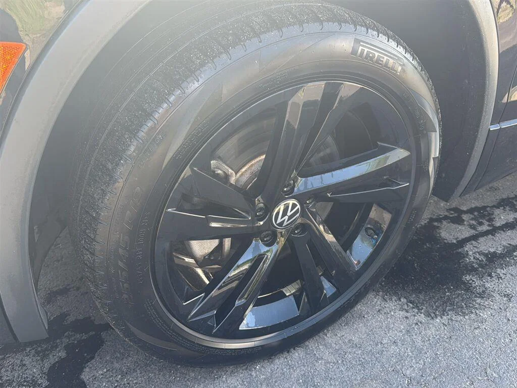 Used 2024 Deep Black Pearl Volkswagen SE R-Line Black image 4
