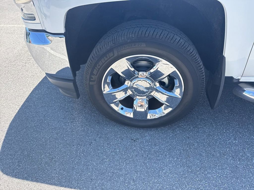 Used 2018 IRIDESCENT PEARL TRICOAT Chevrolet LTZ image 10