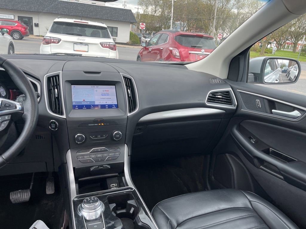 Used 2019  Ford SEL image 12