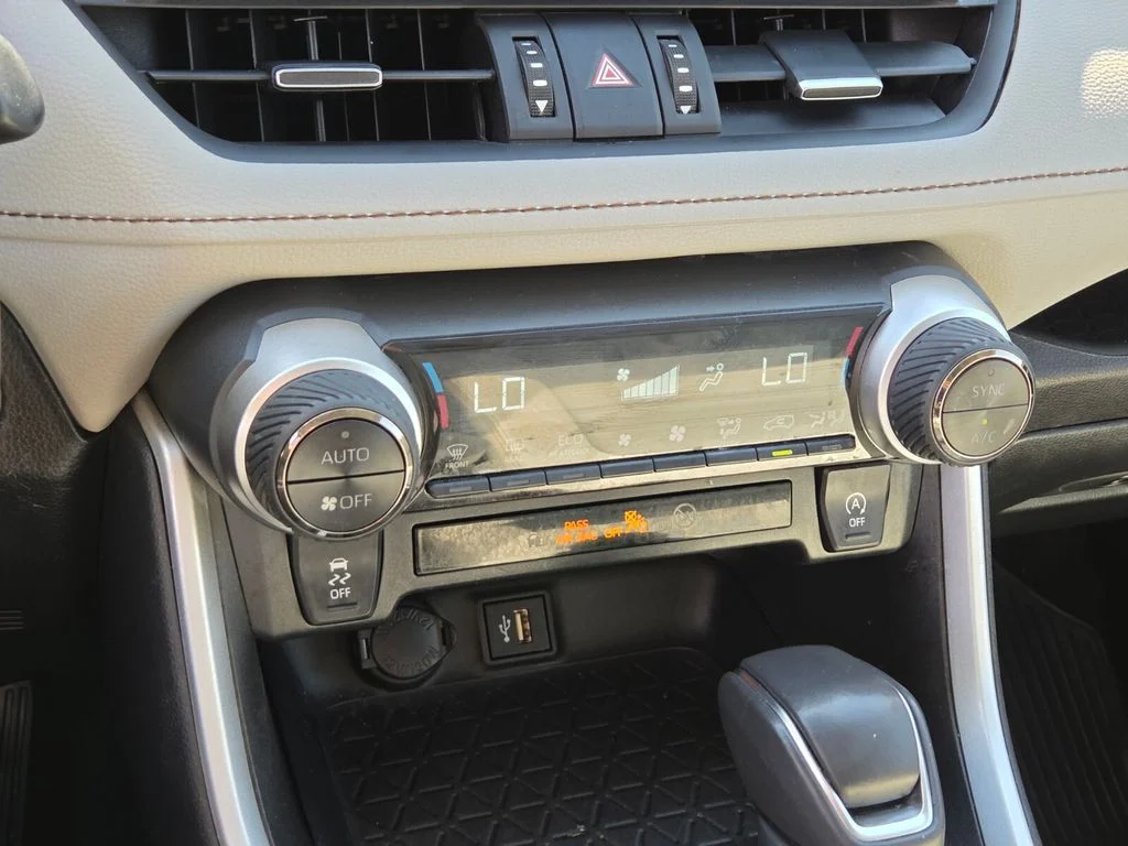 Used 2024 Black Toyota XLE Premium image 31