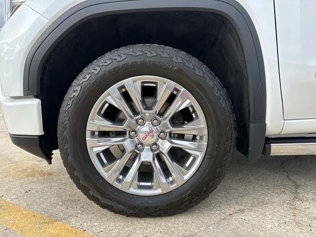 Used 2024 White GMC Denali image 19