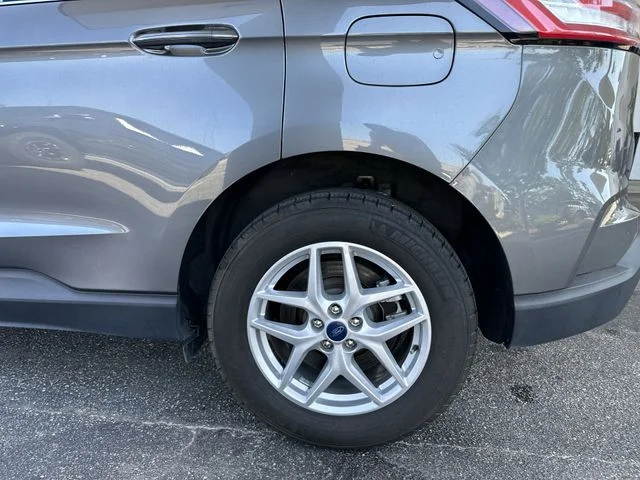 Used 2022 Gray Ford SEL image 10