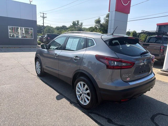 Used 2022 Gray Nissan SV image 7