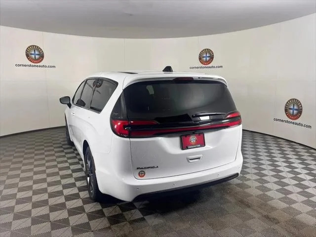 New 2026 Bright White Clear-Coat Exterior Paint Chrysler Select image 21