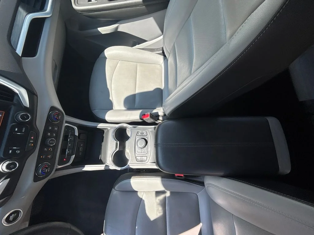Used 2023 White GMC SLT image 15