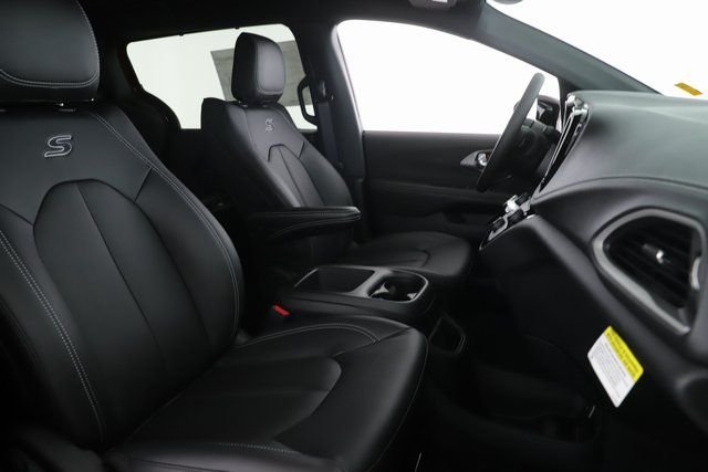 2026 Chrysler Pacifica Select - Photo 31