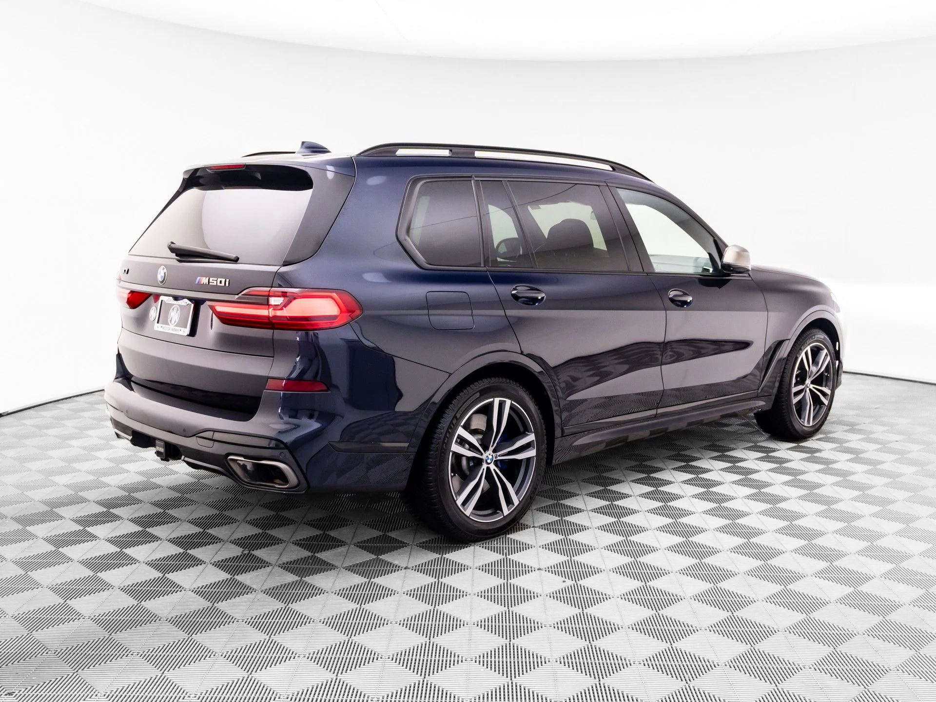 Used 2022 Black BMW M50i image 6