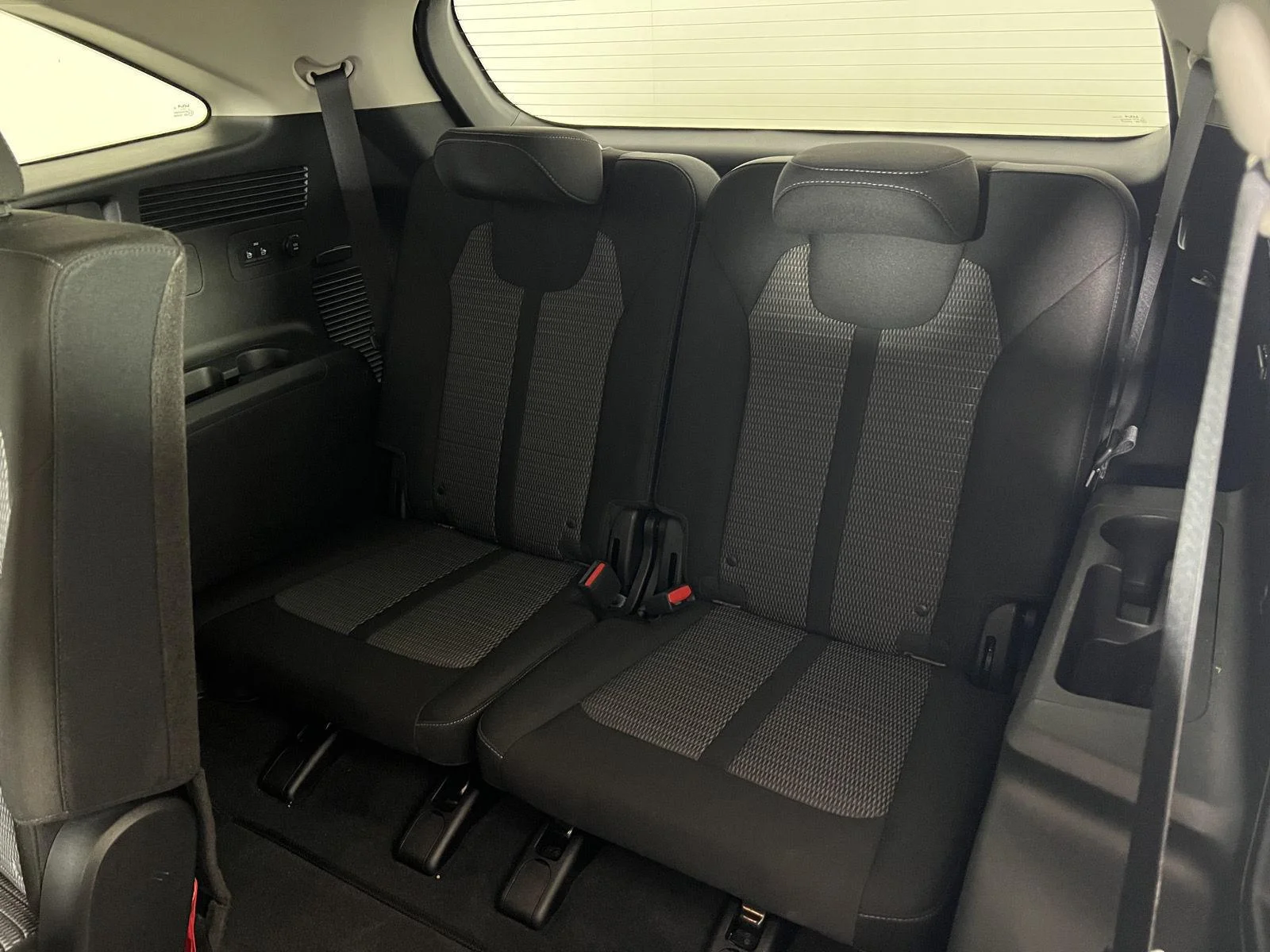 Used 2023 Glacial White Pearl Kia LX image 21