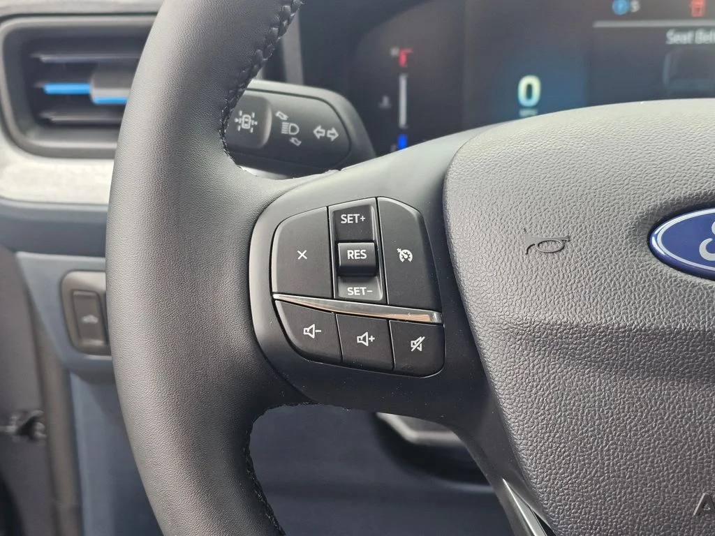 New 2025 Carbonized Gray Metallic Ford XLT image 27