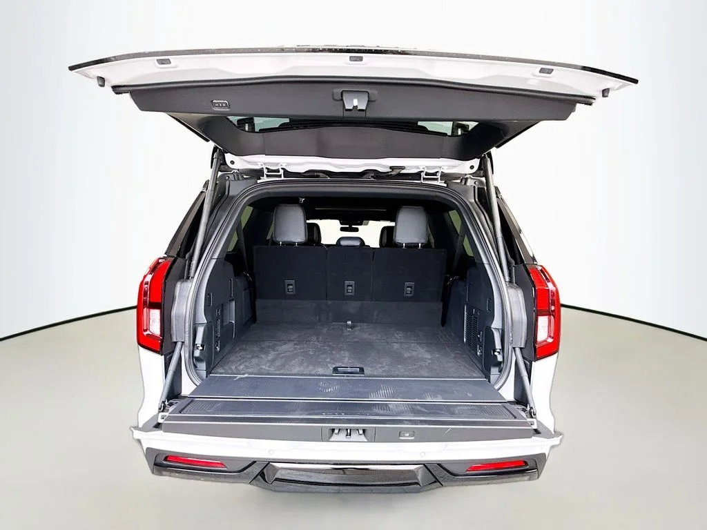 New 2026 Space Silver Metallic Ford MAX Platinum® image 28