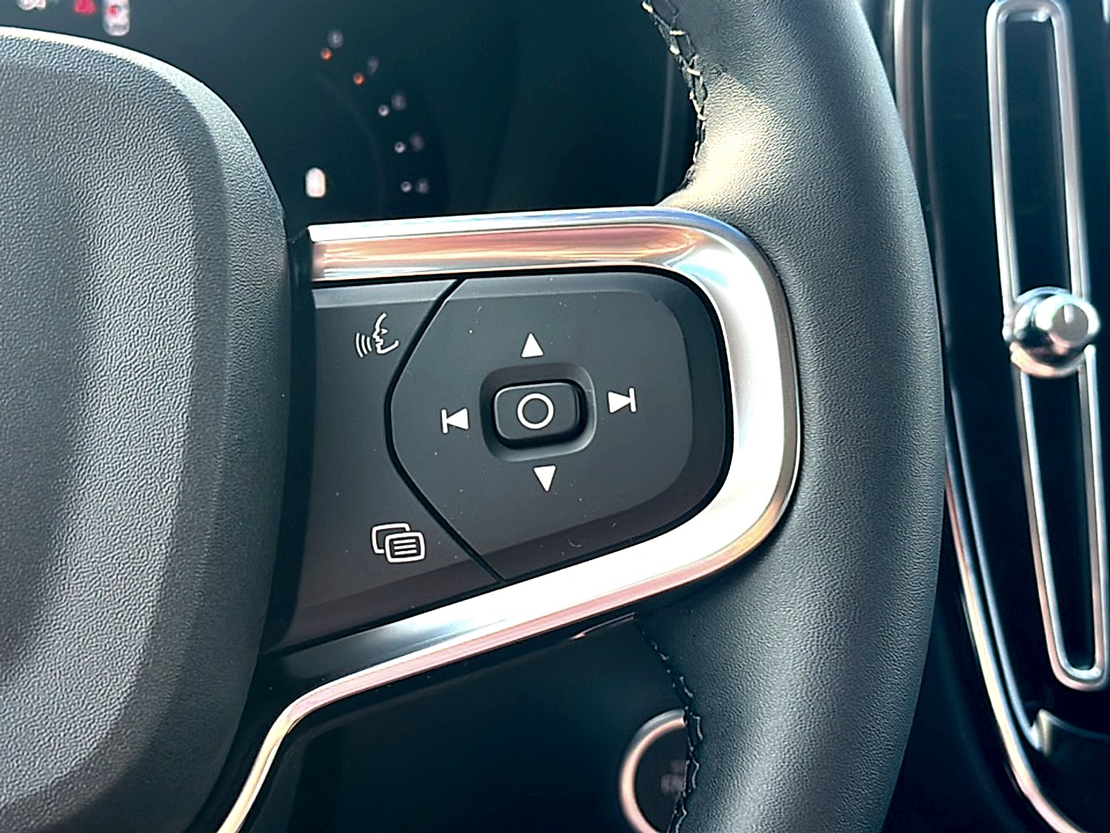 2026 Volvo XC40 Plus - Photo 18