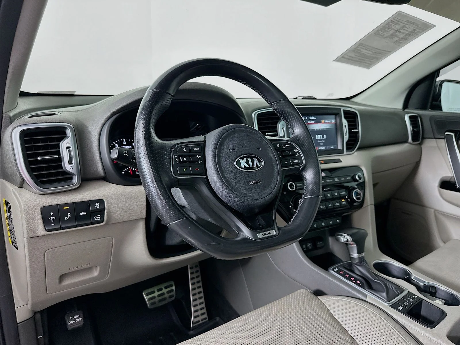 Used 2017 Mineral Silver Kia SX image 9