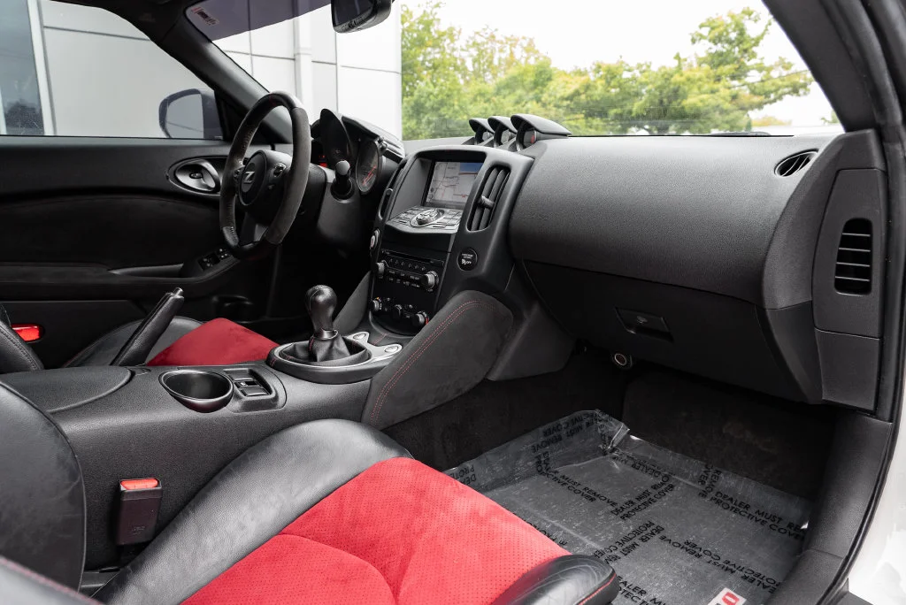 Used 2020 White Nissan Nismo image 24