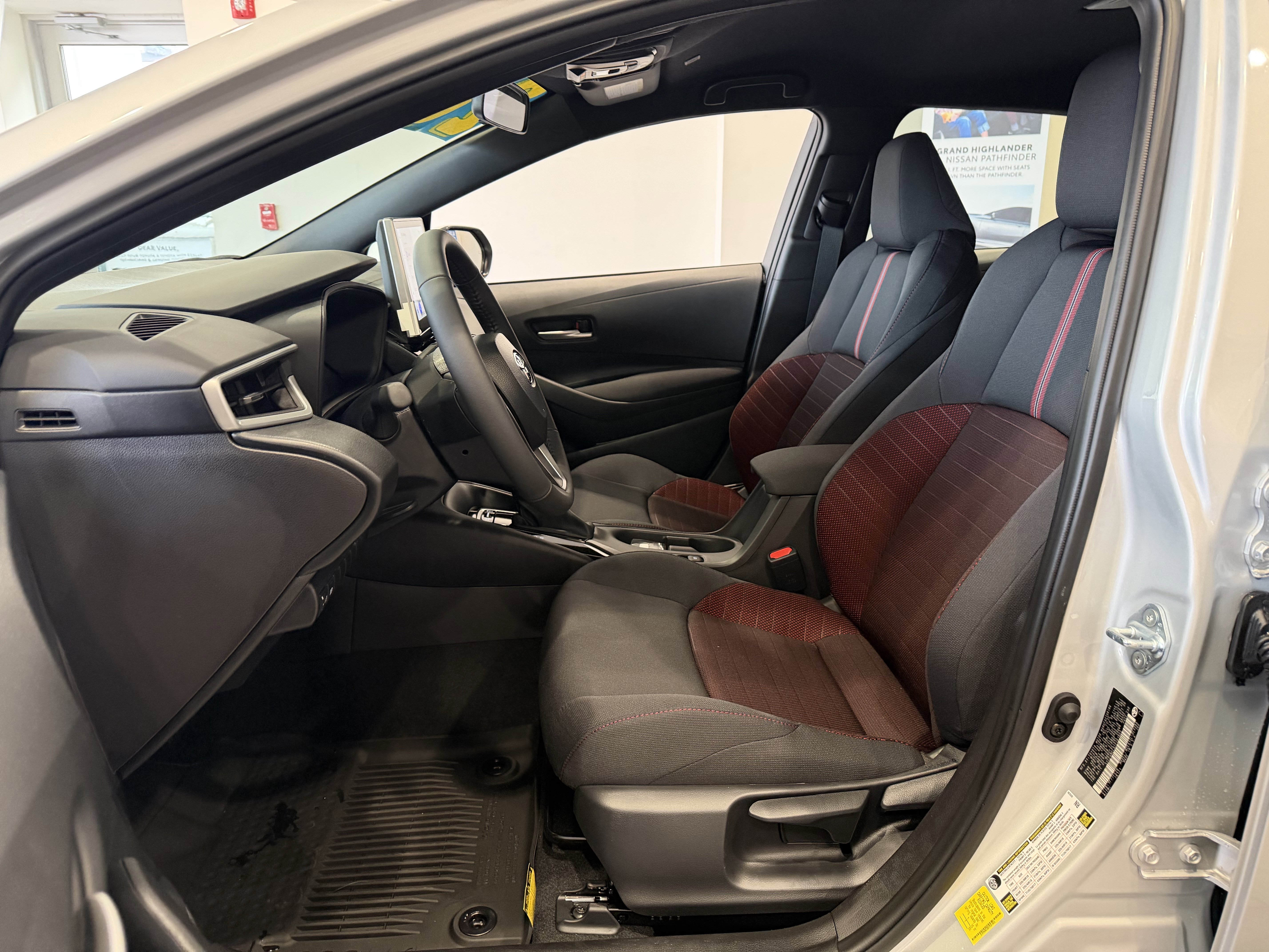 2026 Toyota Corolla SE - Photo 30