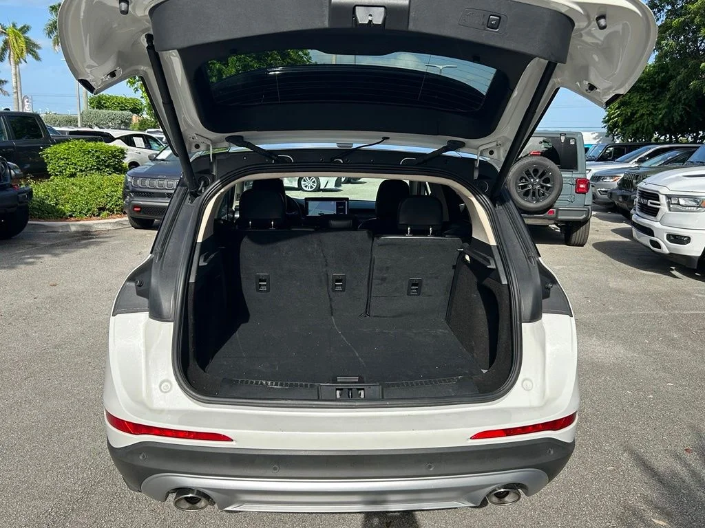 Used 2023 White Lincoln Standard image 14