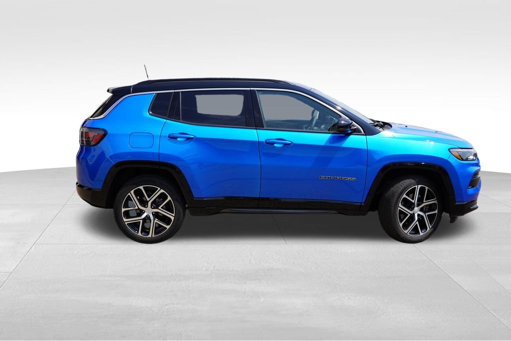 Certified Used 2024 Hydro Blue Pearlcoat Jeep Limited image 3