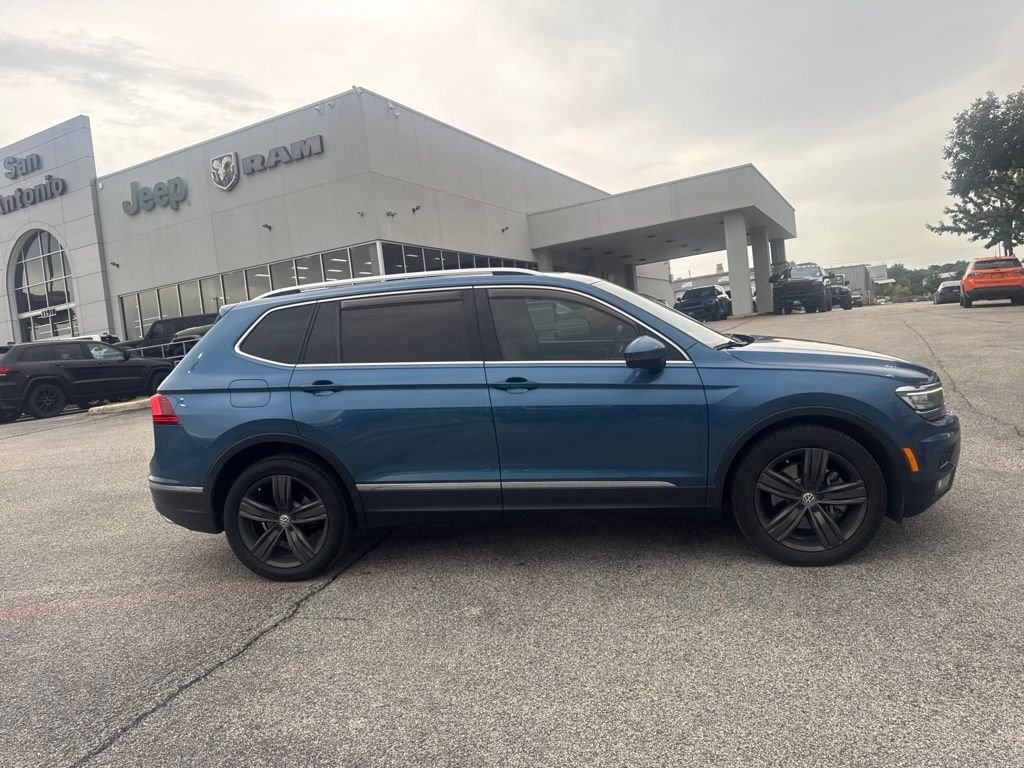 Used 2018 Blue Volkswagen 2.0T SEL Premium image 18