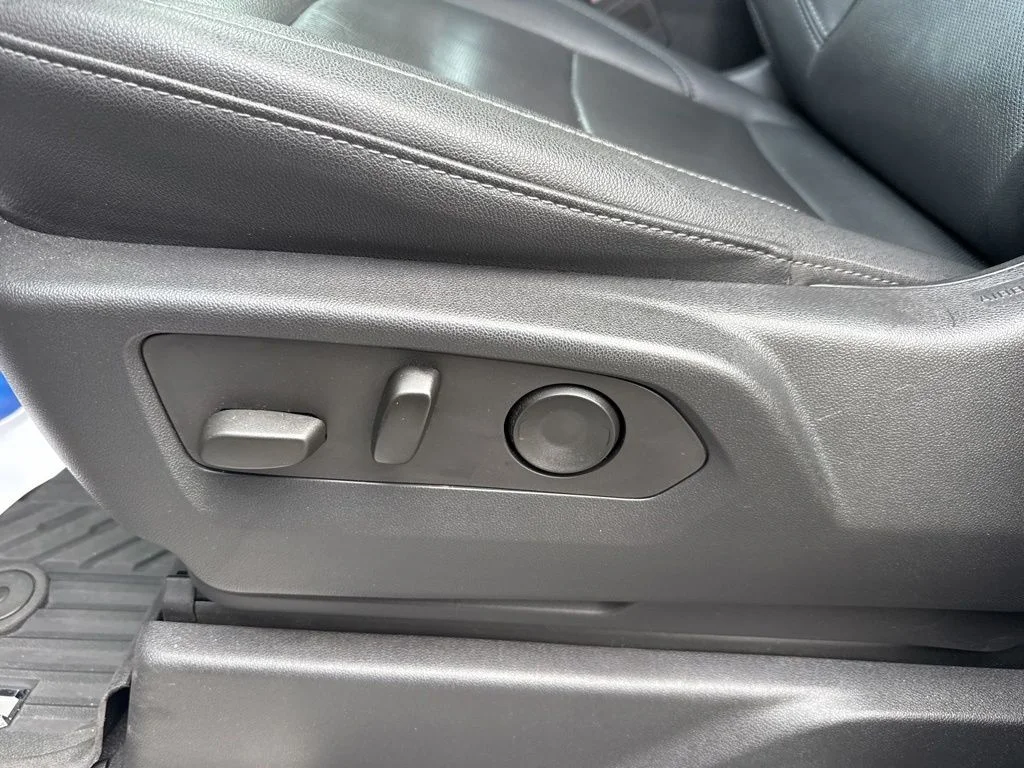 Used 2022 Iridescent Pearl Tricoat Chevrolet LTZ image 22